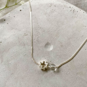 Κολιέ με ασημένιο σταυρό και ημιπολύτιμους λίθους - Clear Quartz