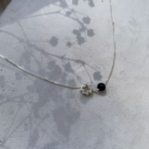 Κολιέ με ασημένιο σταυρό και ημιπολύτιμους λίθους - Μαύρη Τουρμαλίνη